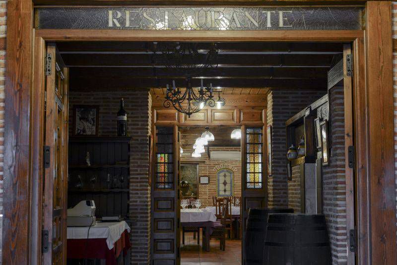 Restaurante Asador Parrilla El Duque - Arganda del Rey - Madrid - Salón Asador.Su decoración tipo castellana ofrece un ambiente cálido y acogedor