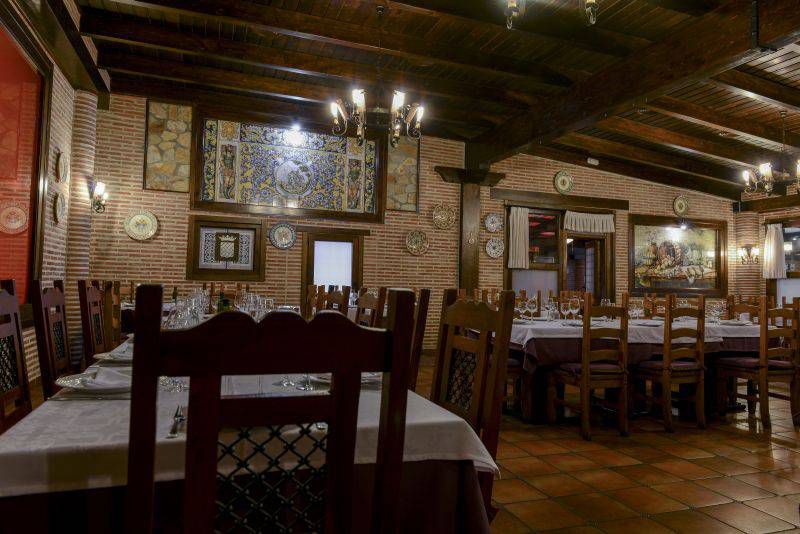 Restaurante Asador Parrilla El Duque - Arganda del Rey - Madrid - Salón Príncipe. Disfrute de nuestra gran bodega para maridar con el mejor pescado
