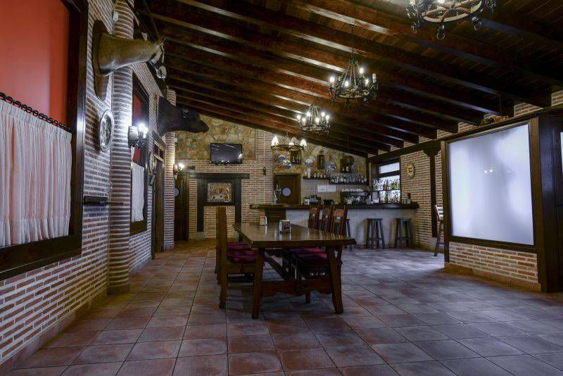 Restaurante Asador Parrilla El Duque - Arganda del Rey - Madrid - Salon privado es un espacio ideal para reuniones de empresa o celebraciones.